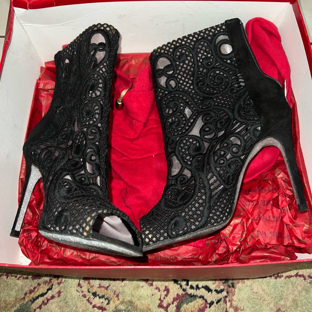 Rene Caovilla Lace Bootie 41